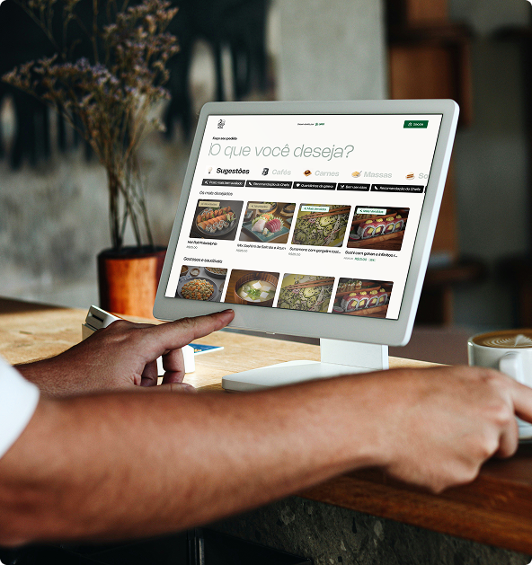 Cliente fazendo pedido pelo tablet